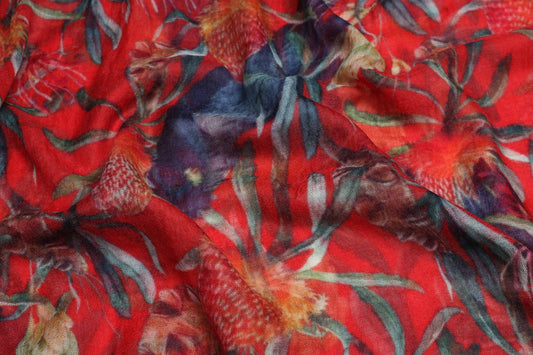 Écharpe de créateur en soie mérinos à motif de cacatoès rouge