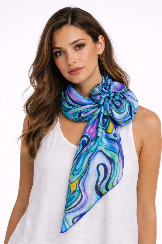 Foulard carré en pure soie à motif floral