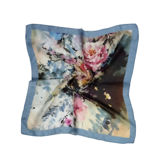 Foulard carré en pure soie à motif floral