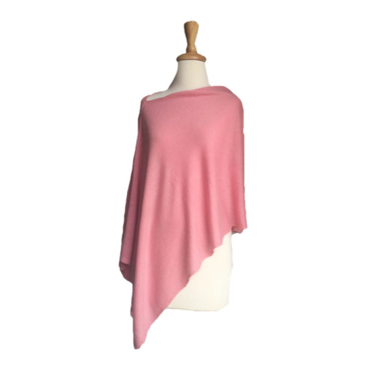 Poncho en laine rose pastel